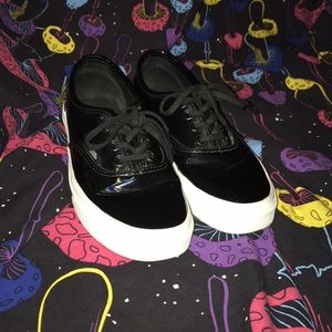 Black Vans shoes